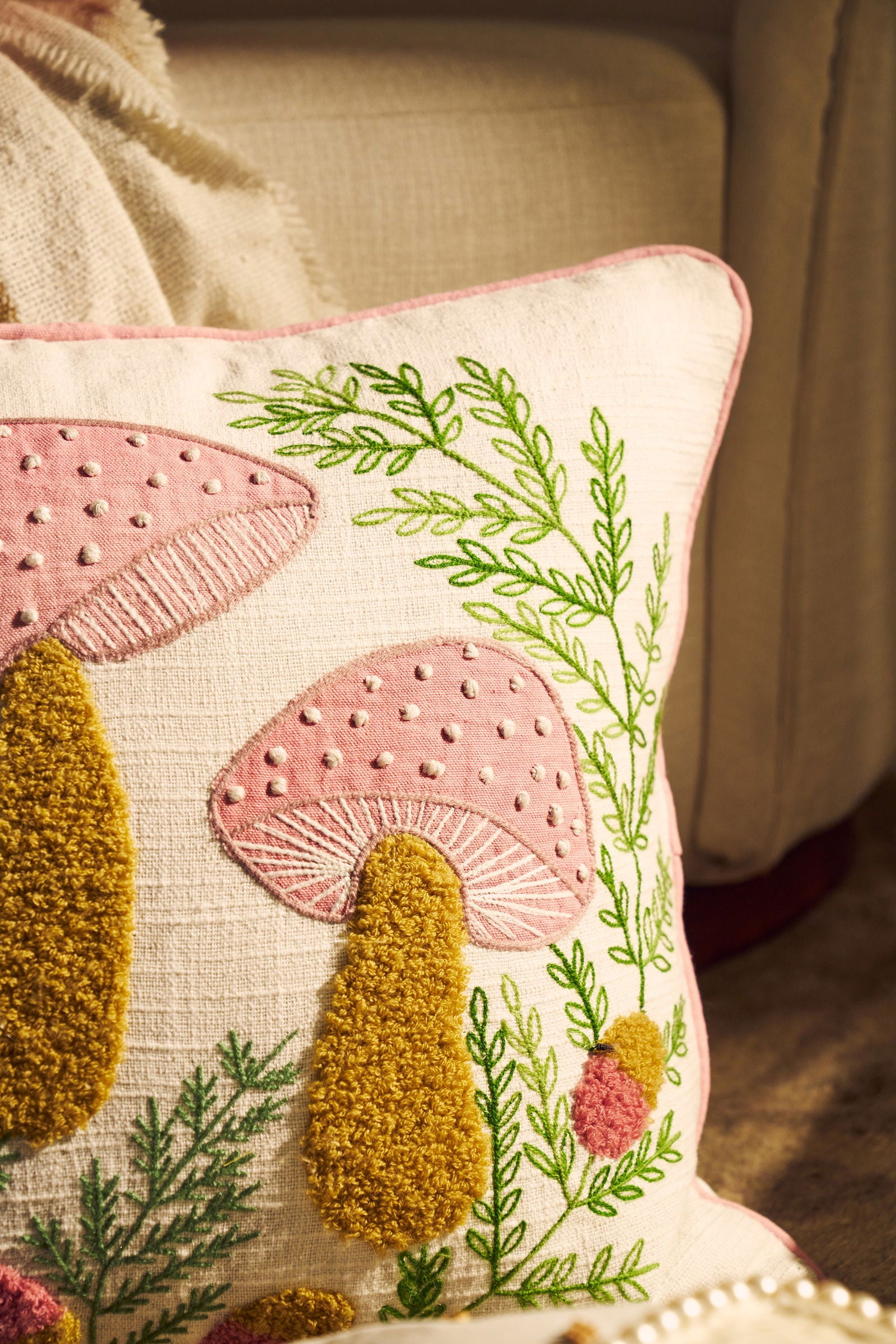 Mishtu - Shrooming Pillow - Mishtu